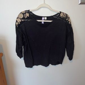 Francesca’s || T-shirt with mid length sleeves